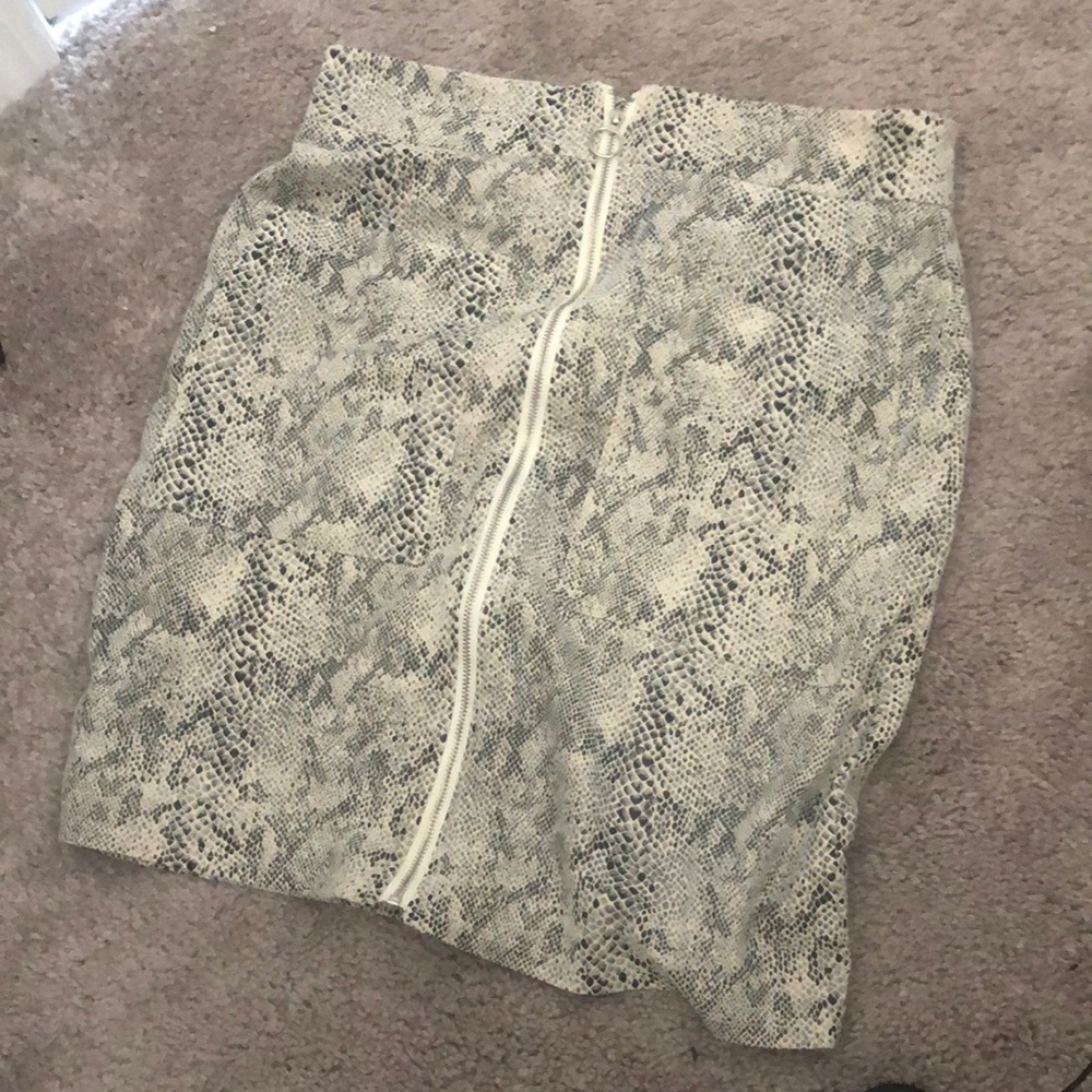 Snake skin skirt with pockets
